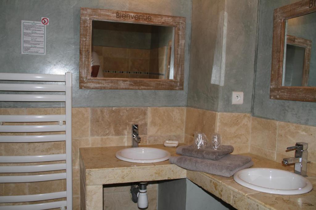 Le Mas Du Pont Roman Mane  Room photo
