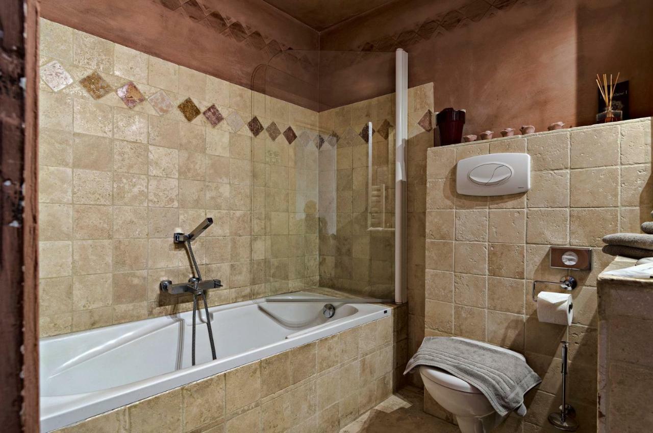 Le Mas Du Pont Roman Mane  Room photo